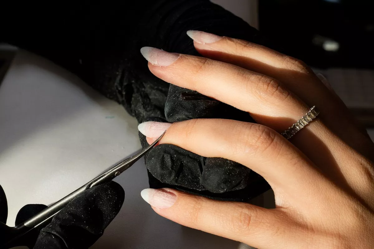 Pose de vernis semi-permanent + manucure soignée