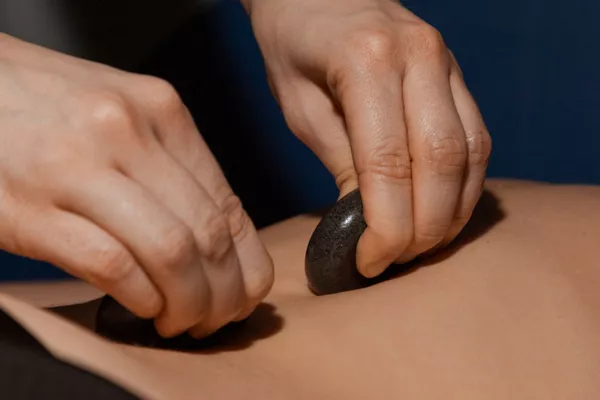 Massage aux pierres chaudes
