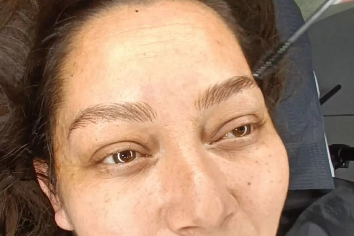 Sourcils Poil à Poil hyperréaliste