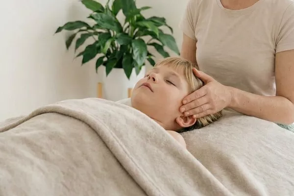 Soin énergétique Access Bars enfant (-16 ans): stimulation douce des points énergétiques du crâne
