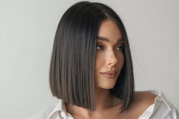 Coupe au choix cheveux courts / mi longs  (pointes ou frange ou dégradé + brushing , shampoing et finition brillance + soin signature 17th )