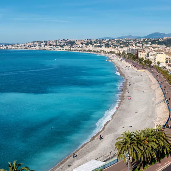 Chauffeur privé à Nice - disponible 24h/24 et 7j/7 - service de transport haut de gamme