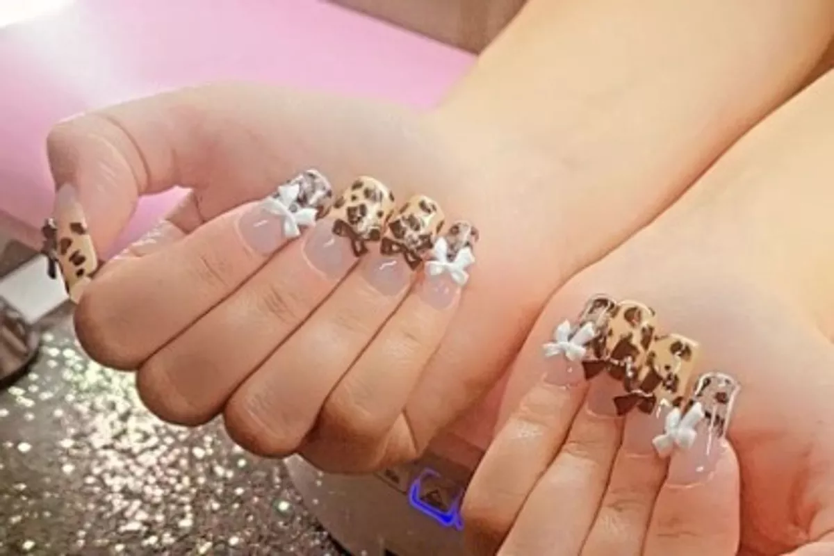 Pose Américaine avec Nail Art option (strass, baby boomer, french ...effet croco)