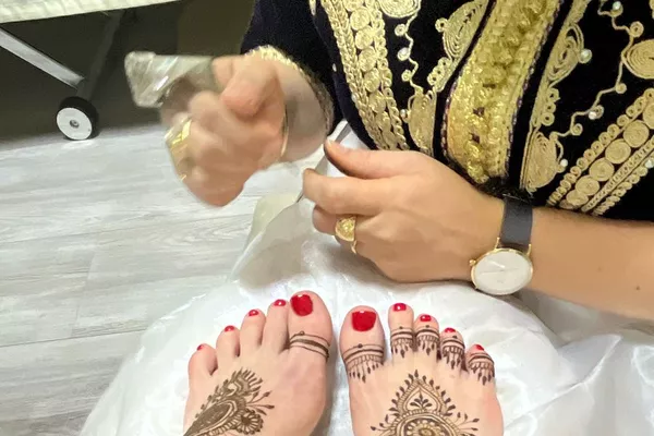 Henné pieds modèle mi chargé 