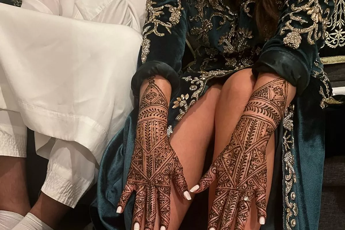 Henné mariée 2 mains (une face ) modèle chargé