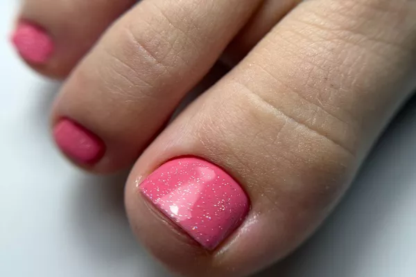Soin complet des pieds - Pédicure russe, semi permanent et soin anti-callosités