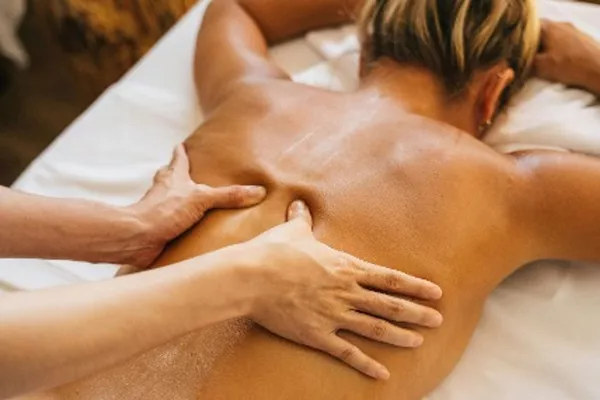 Massage dos et cervicales
