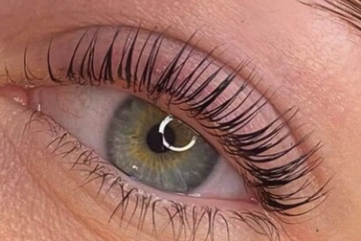 Rehaussement de cils avec teinture