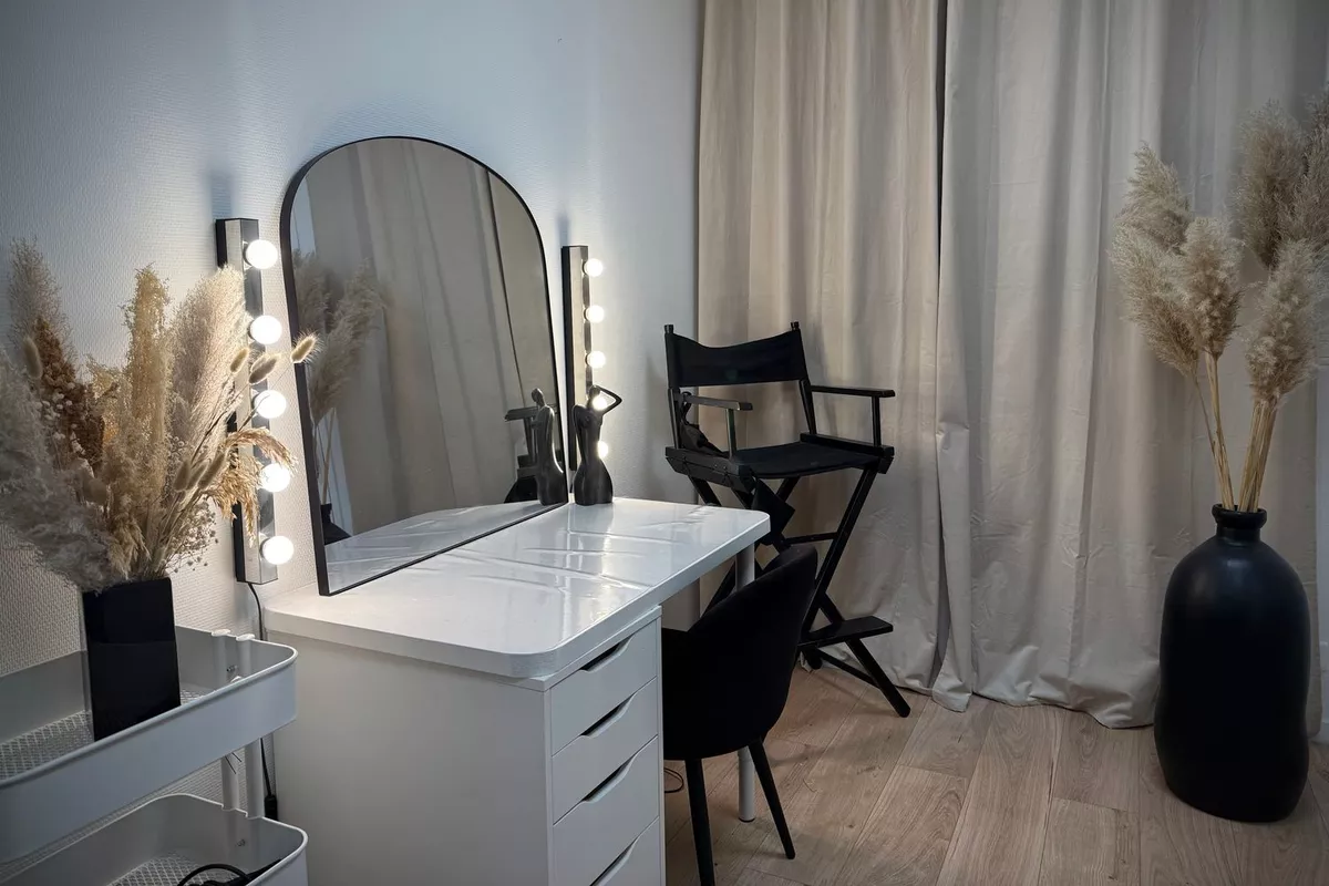 ELMD MAKEUP STUDIO