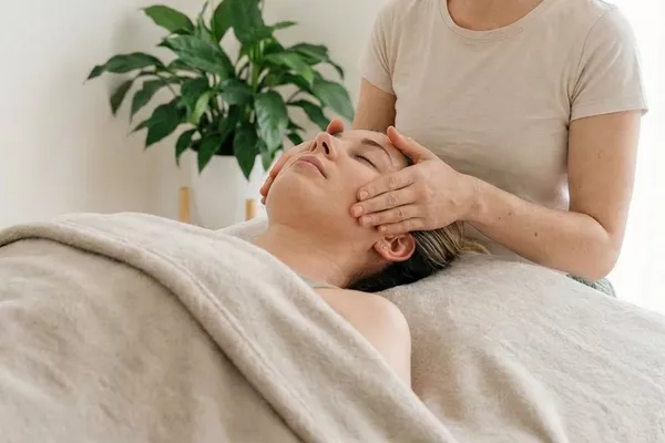 Soin énergétique Access Facelift : lifting facial, régénération et détente
