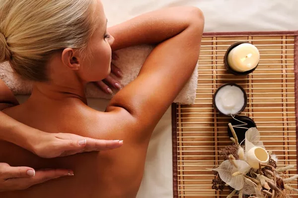 Massage Suedois Drainant Femme 1H15