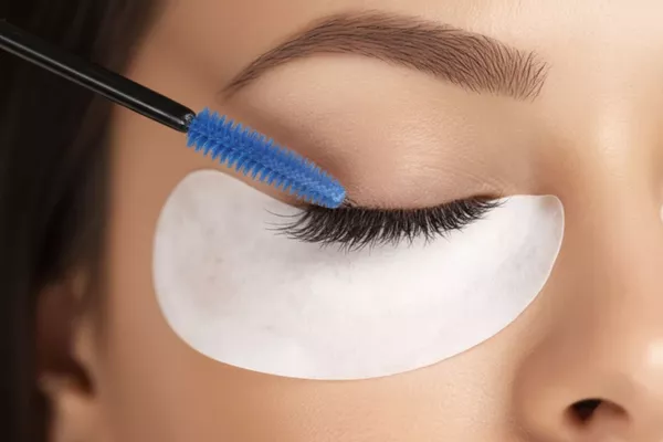 Rehaussement de cils à domicile en Île-de-France – Esthéticienne RosebyBeauty