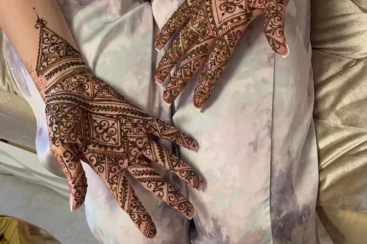 Henné mariée 2 mains (une face ) modèle chargé