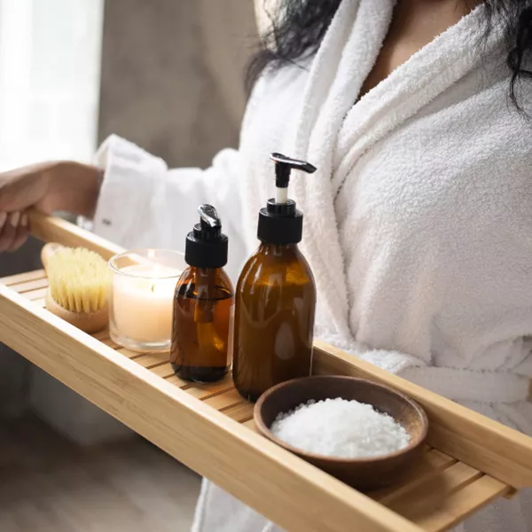Comment raffermir la peau du visage naturellement : méthodes efficaces et conseils