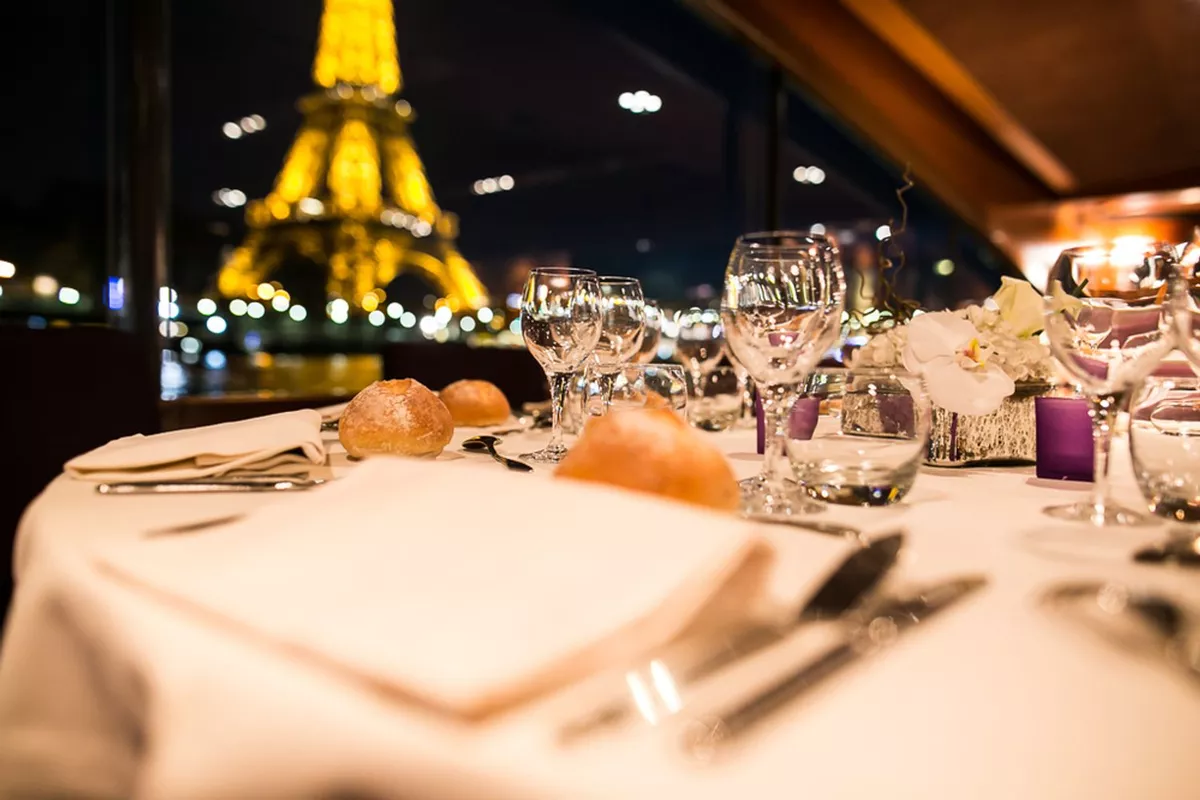 Chauffeur Privé VIP - Soirées et Escapades Gastronomiques à Paris