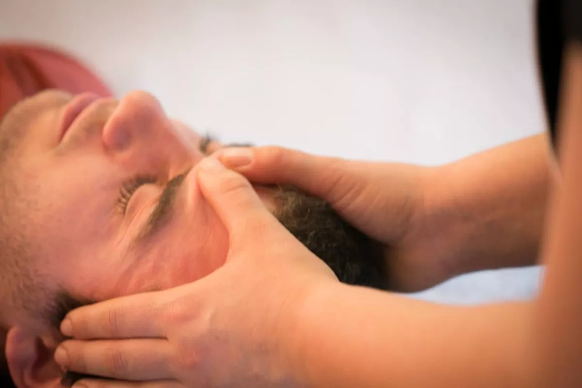 Massage visage - crâne - Buste 30 Minutes