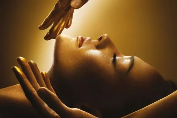 Massage liftant japonais du visage