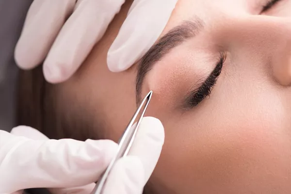 Epilation Sourcils à la pince