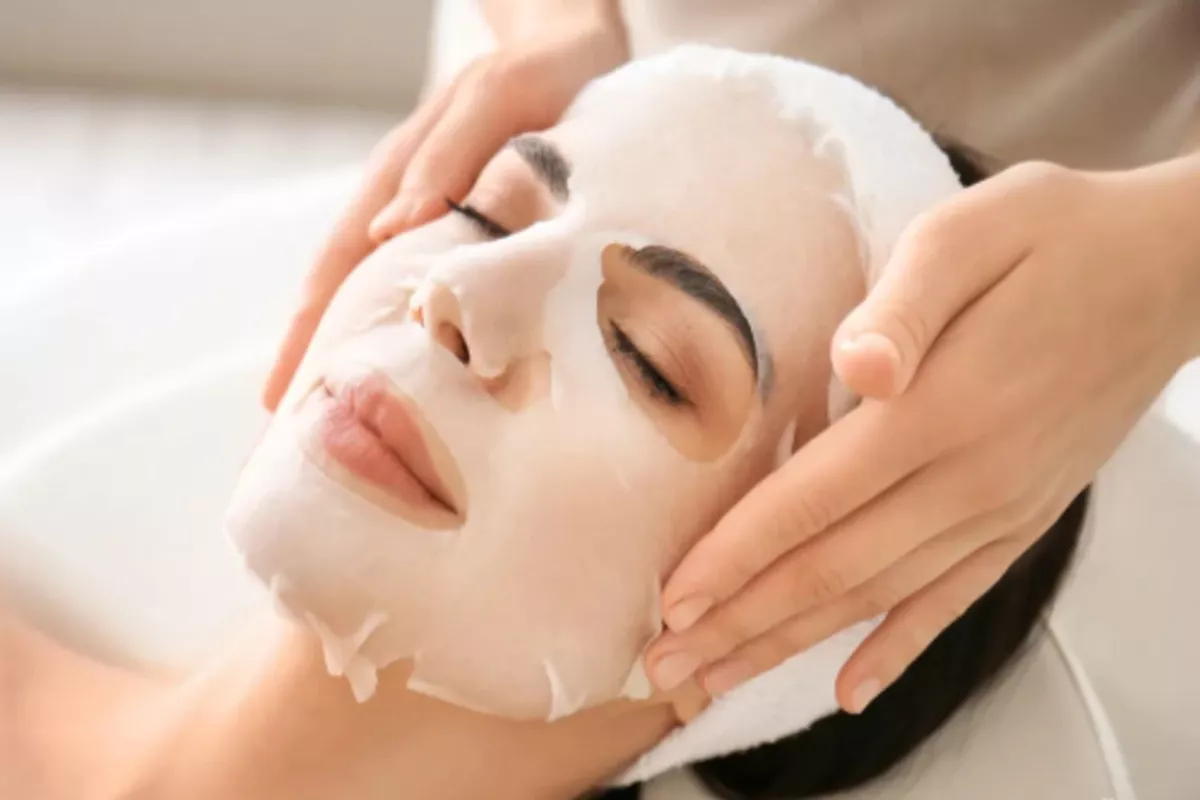 Application du Masque bio-cellulose collagène LPG en cabine - 20 min. de temps de pose du masque collagène LPG + 10 min. de soin manuel