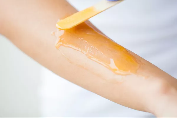 Épilation bras entiers – Esthéticienne RosebyBeauty