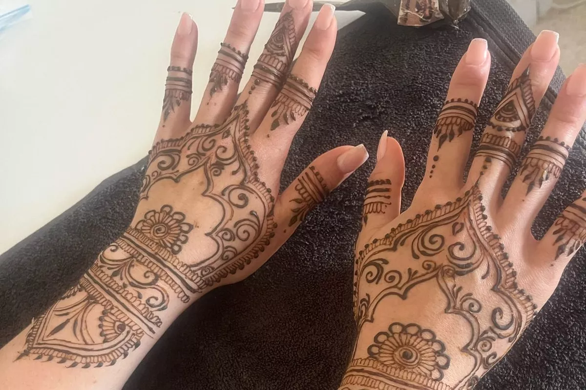 Henné mariée 2 mains (une face ) modèle chargé