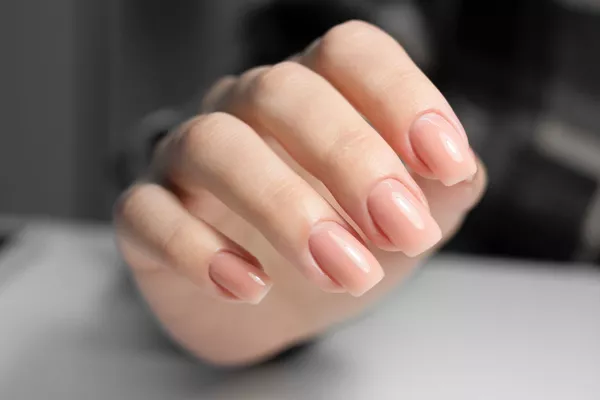 Vernis semi permanent mains sans dépose