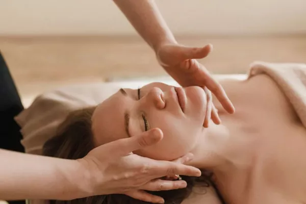 Massage kobido
