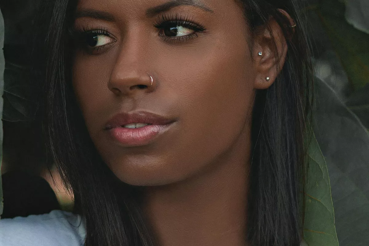 Silk press + soins + brushing + coupe des pointes cheveux courts - mi longs