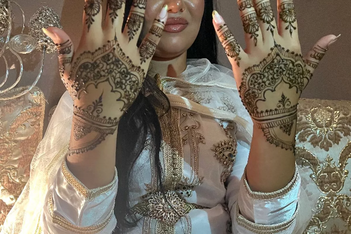 Henné mariée 2 mains(une face ) modèle mi chargé