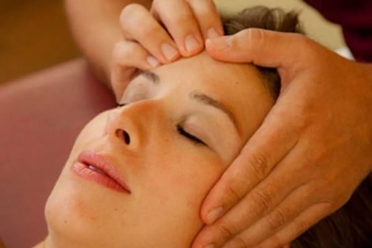 Réflexologie palmaire-faciale