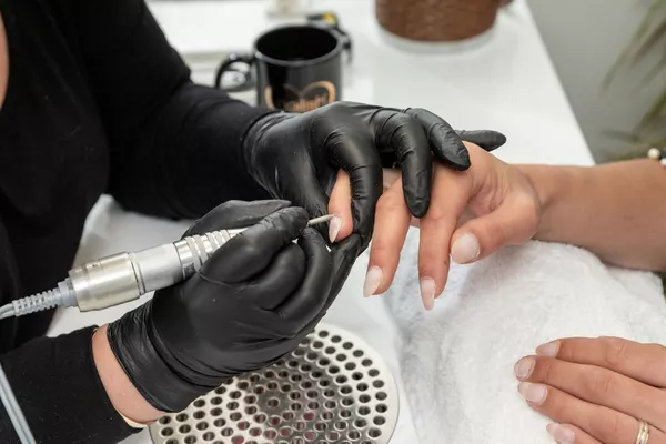 Dépose de vernis semi-permanent