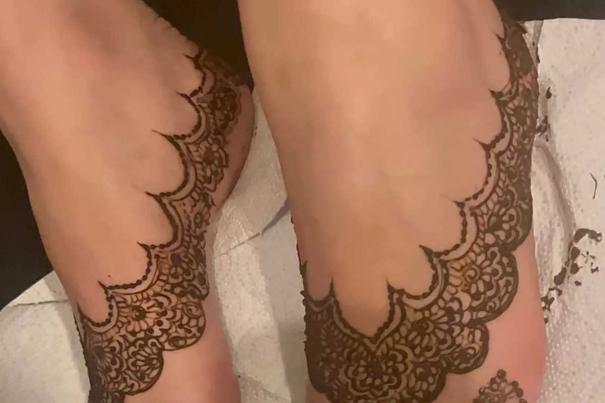 Henné pieds modèle chargé 
