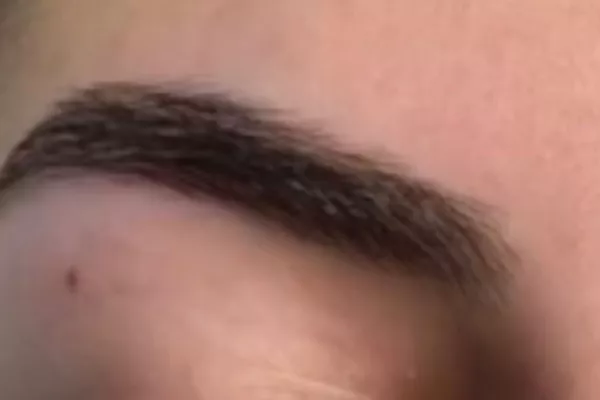 EPILATION DE SOURCILS