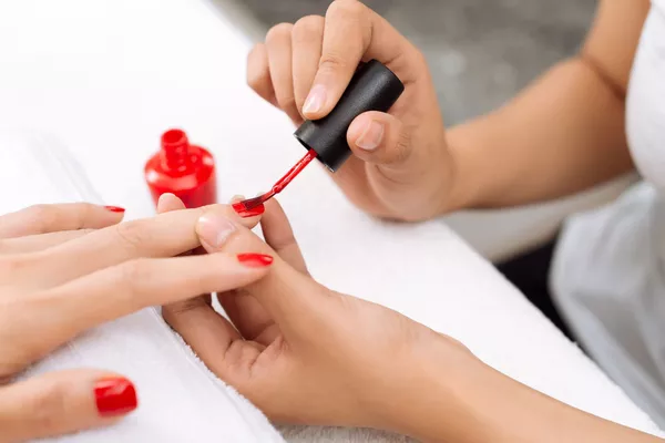 Pose de vernis simple