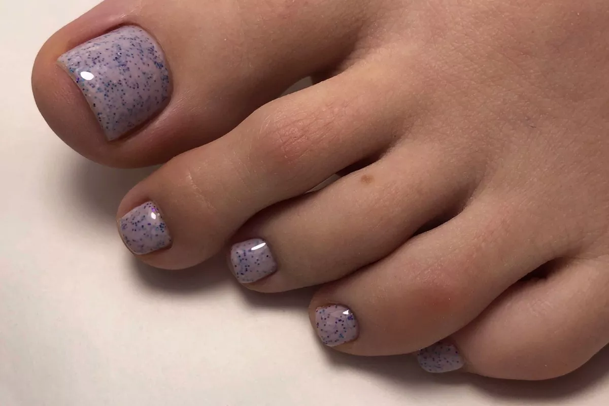 Pose de vernis semi-permanent sur les pieds