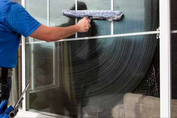Lavage de vitres et vitrines professionnelles