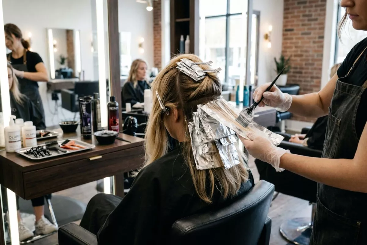 Highlights Per Foil Up to Neck at Golden Street Salon