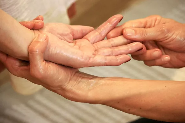 Les séances de massage confort pour les résidents en EPHAD 15min