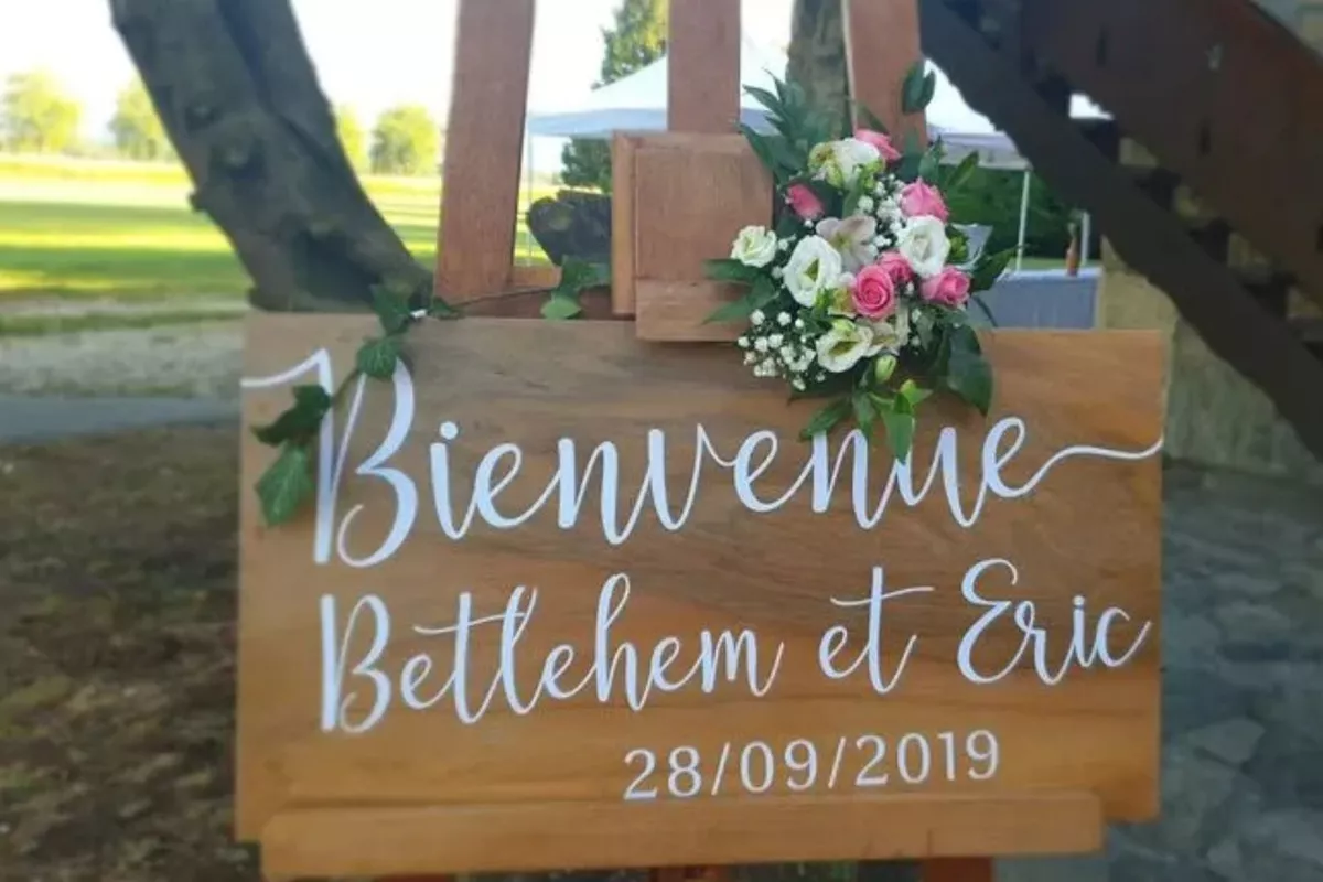 Panneau de bienvenue en bois ou en plexi