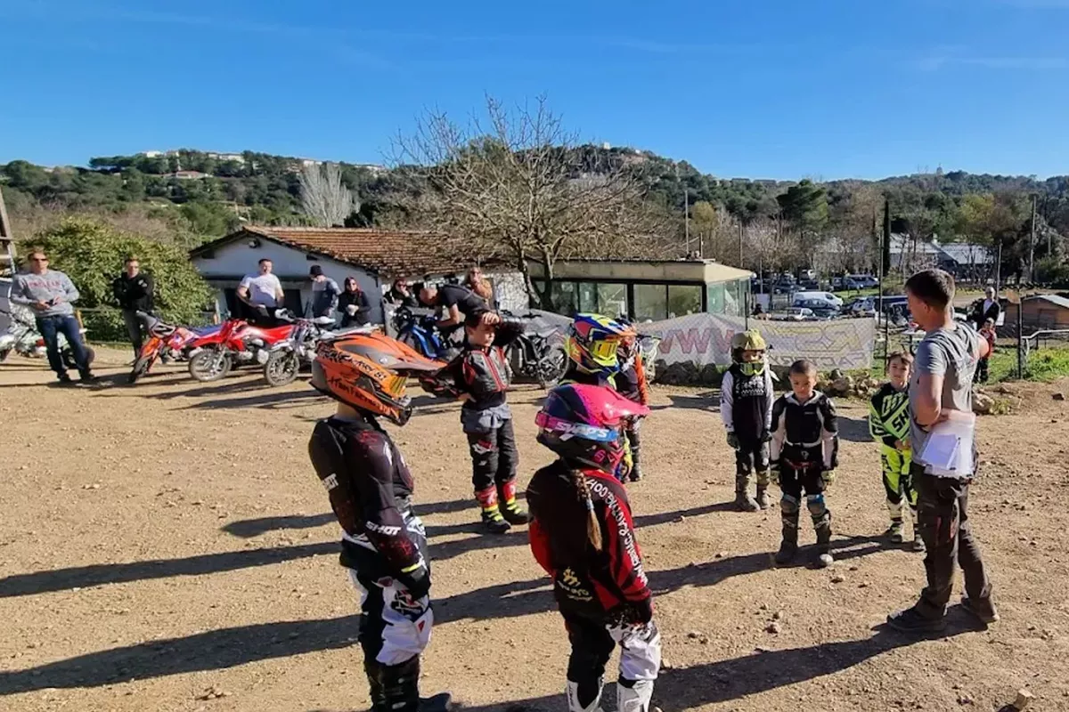 Inscription école de pilotage à  l'année - enfant & ados