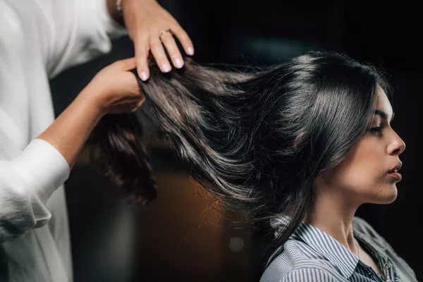 Shampoing + coupe + brushing cheveux épais