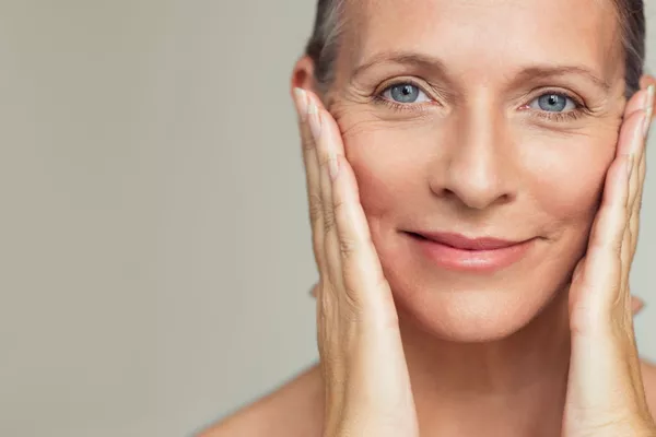 Soin anti-âge régénérant – Esthéticienne RosebyBeauty