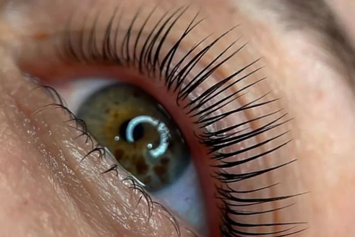 Rehaussement de cils avec teinture