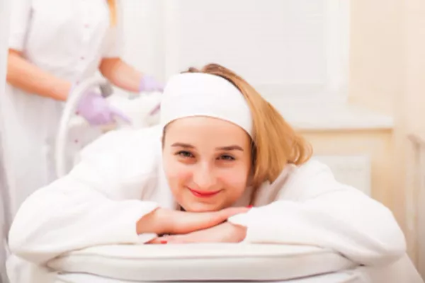 10 Séances (5% de remise) + Bilan Personnalisé -30 min Offert. Ce programme relance le métabolisme des cellules  et active les effets de votre soin.