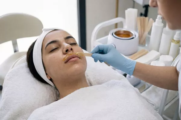 Épilation lèvres/ joue ou menton