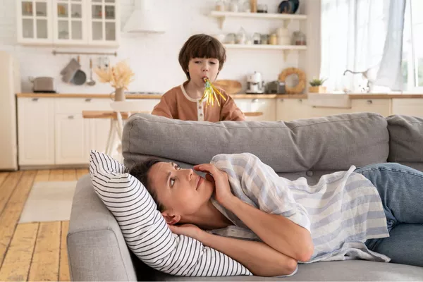Anxiété généralisée chez les jeunes mamans : comprendre et apaiser