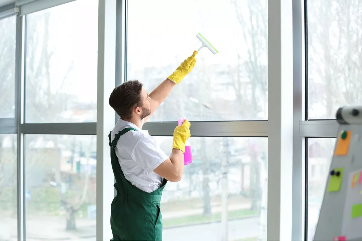Nettoyage vitres & surfaces vitrées professionnelles – Lyon et alentours