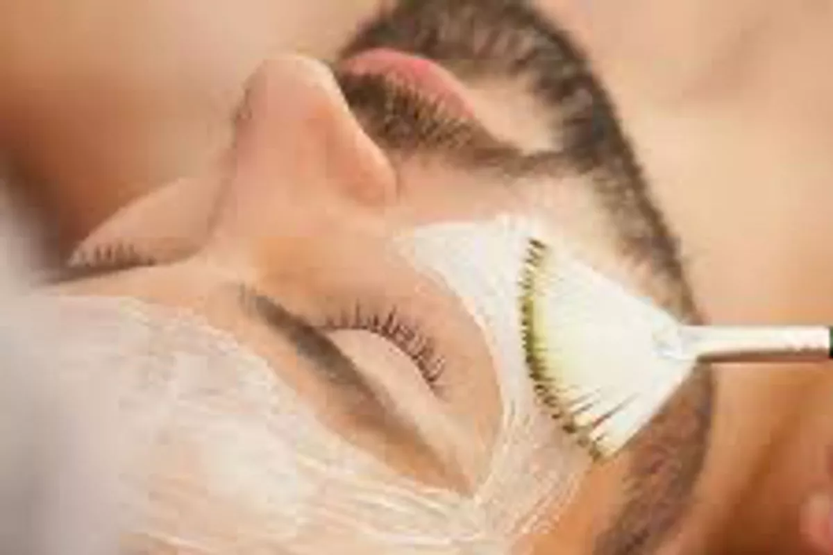 NETTOYAGE PROFOND DU VISAGE – SPÉCIAL HOMMES