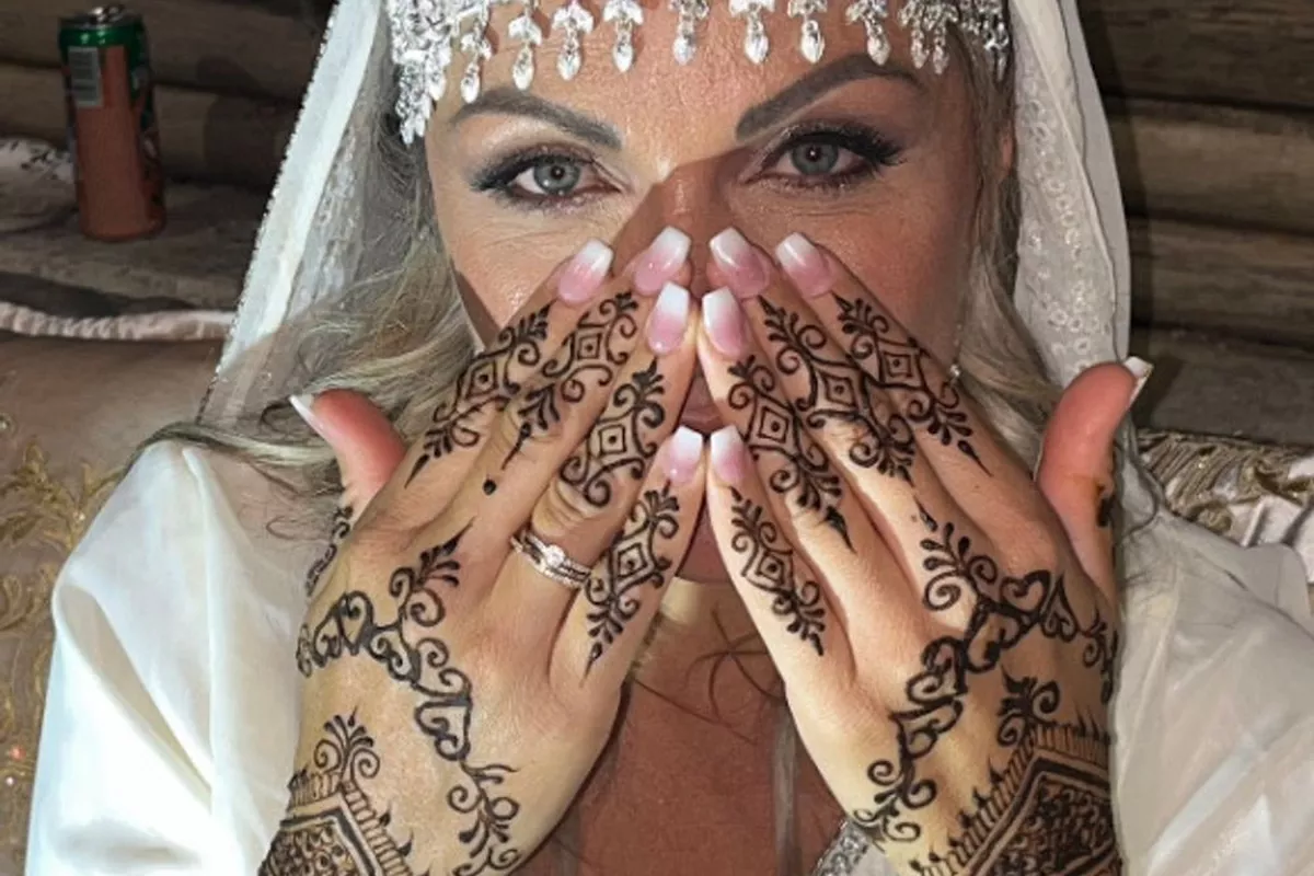 Henné mariée 2 mains(une face ) modèle mi chargé