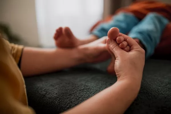 Séance de réfllexologie plantaire enfant